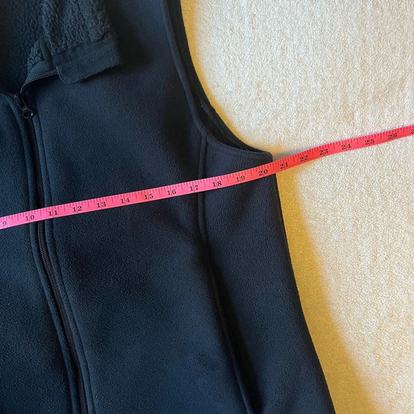 Lands End vest, black, women’s size medium (10-12). Lined, warm, cozy - Picture 6 of 11